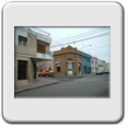 ESQUINA CON UNA CASA DE COSNTRUCCION RECIENTE, RESPETANDO EL CRITERIO DE ALTURA